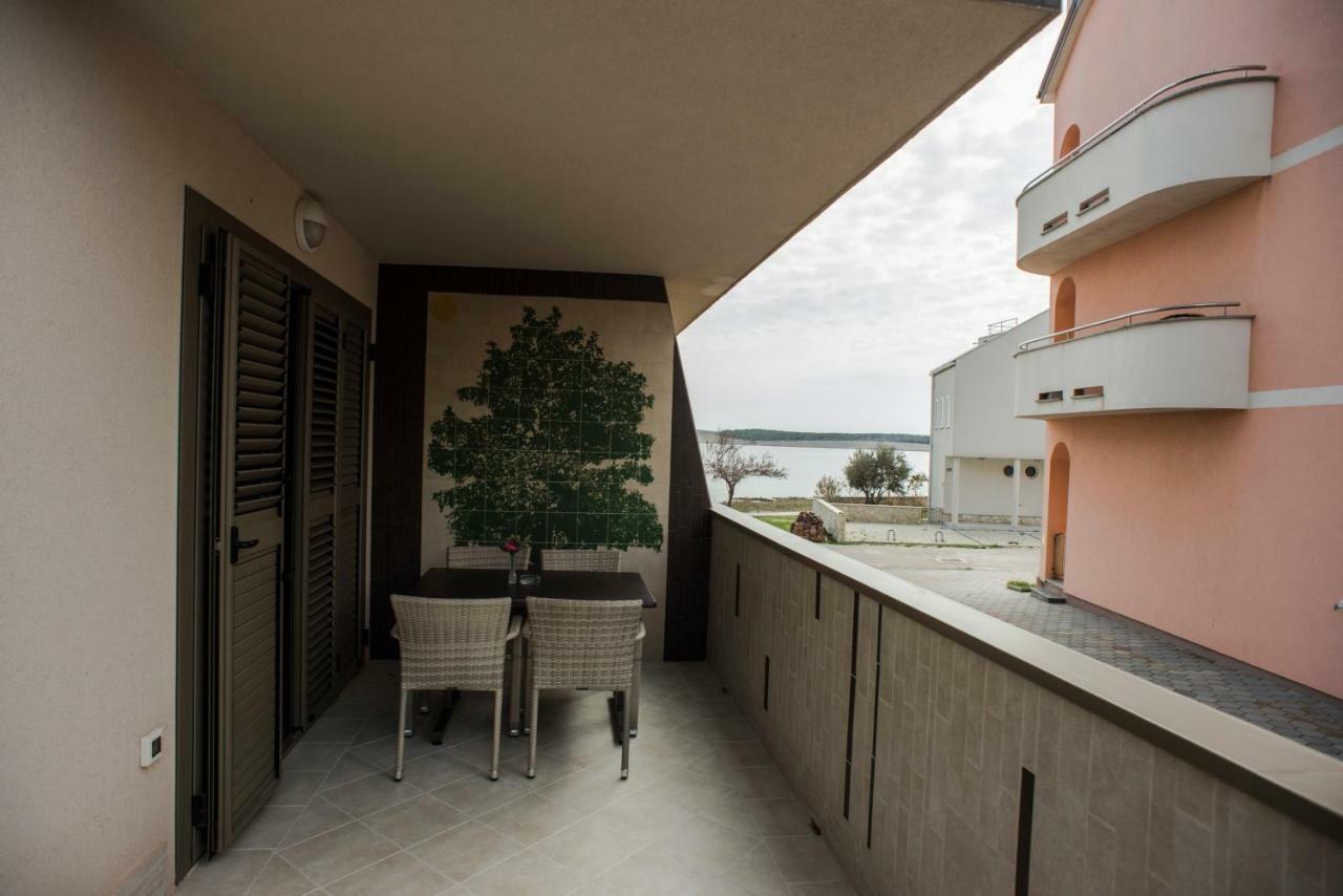 Apartments Svijet Mora 2 Povljana Exterior photo